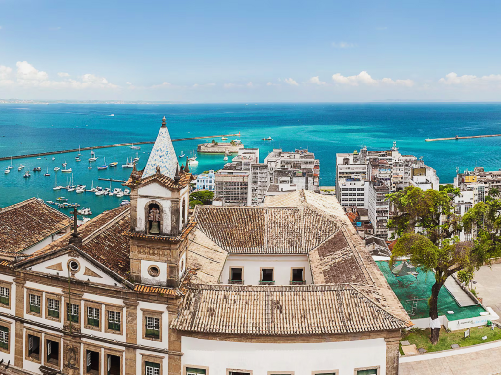 Imagem da Baía de Todos os Santos em Salvador, na Bahia