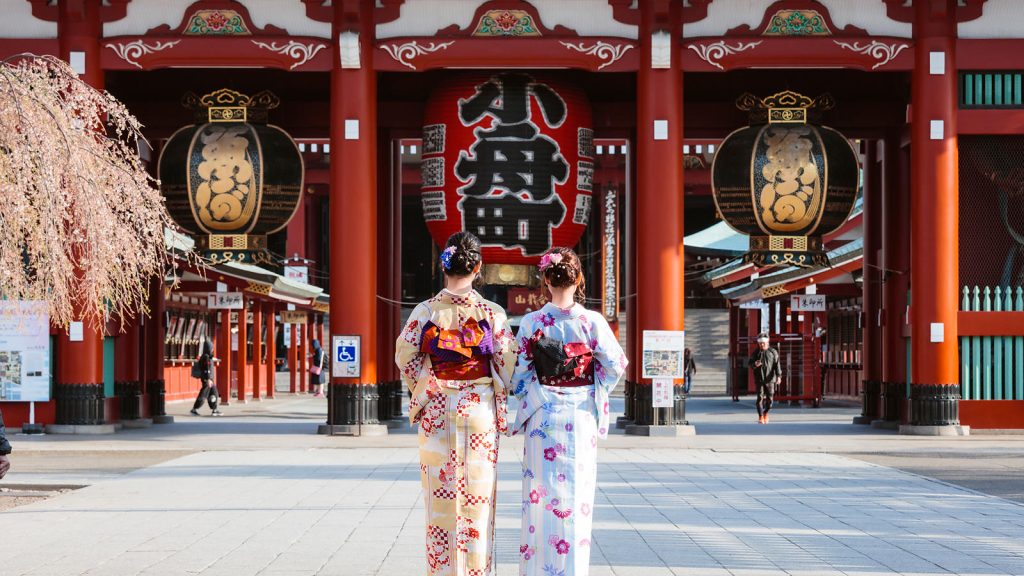 Japanese women with traditional kimono, Sensoji temple, Asakusa, Tokyo, Japan